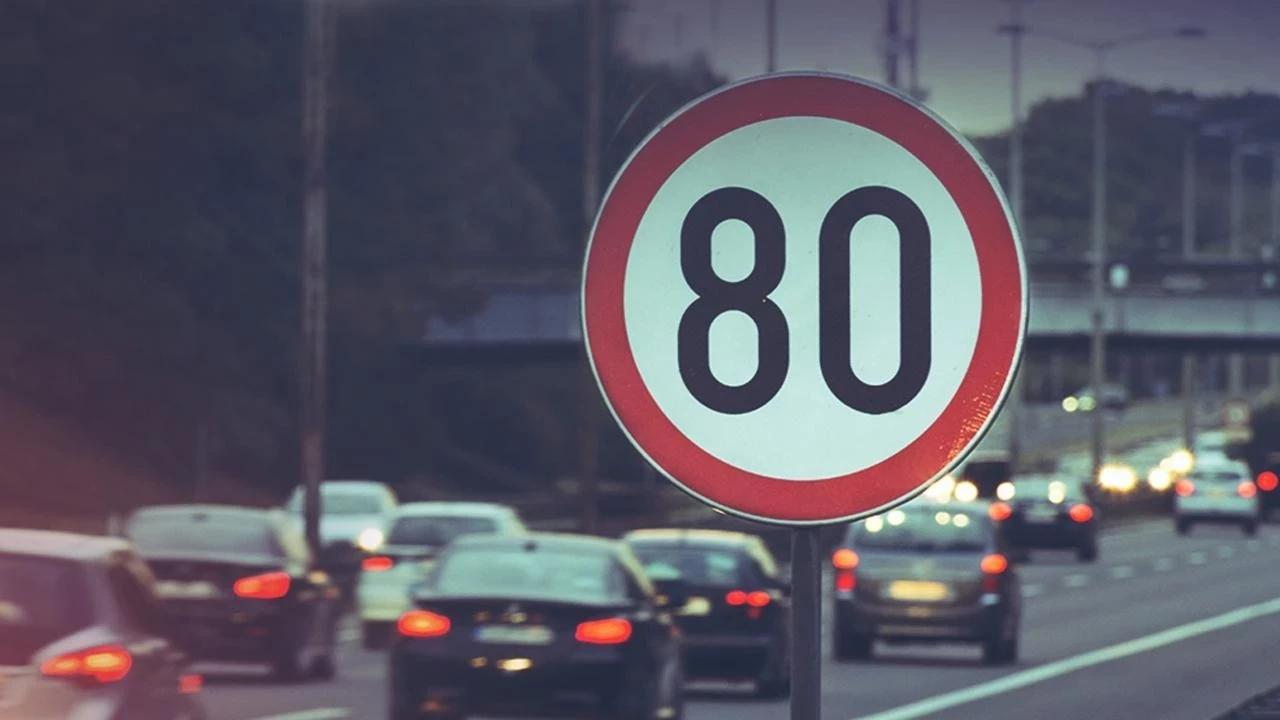 Yollarda yeni dönem başlıyor! Trafik levhaları yenilenecek