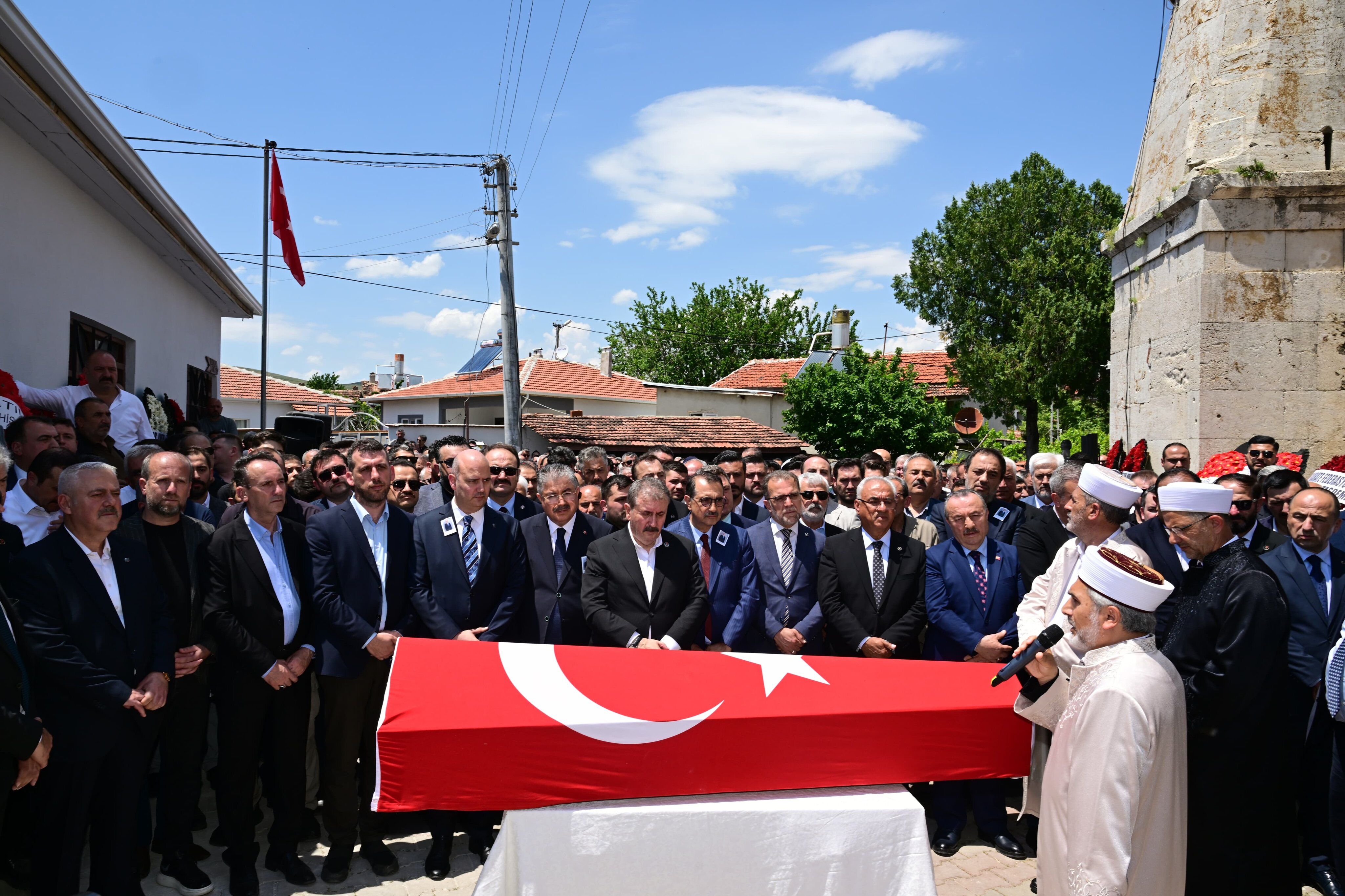 BBP Lideri Destici'nin ağabeyi son yolculuğuna uğurlandı