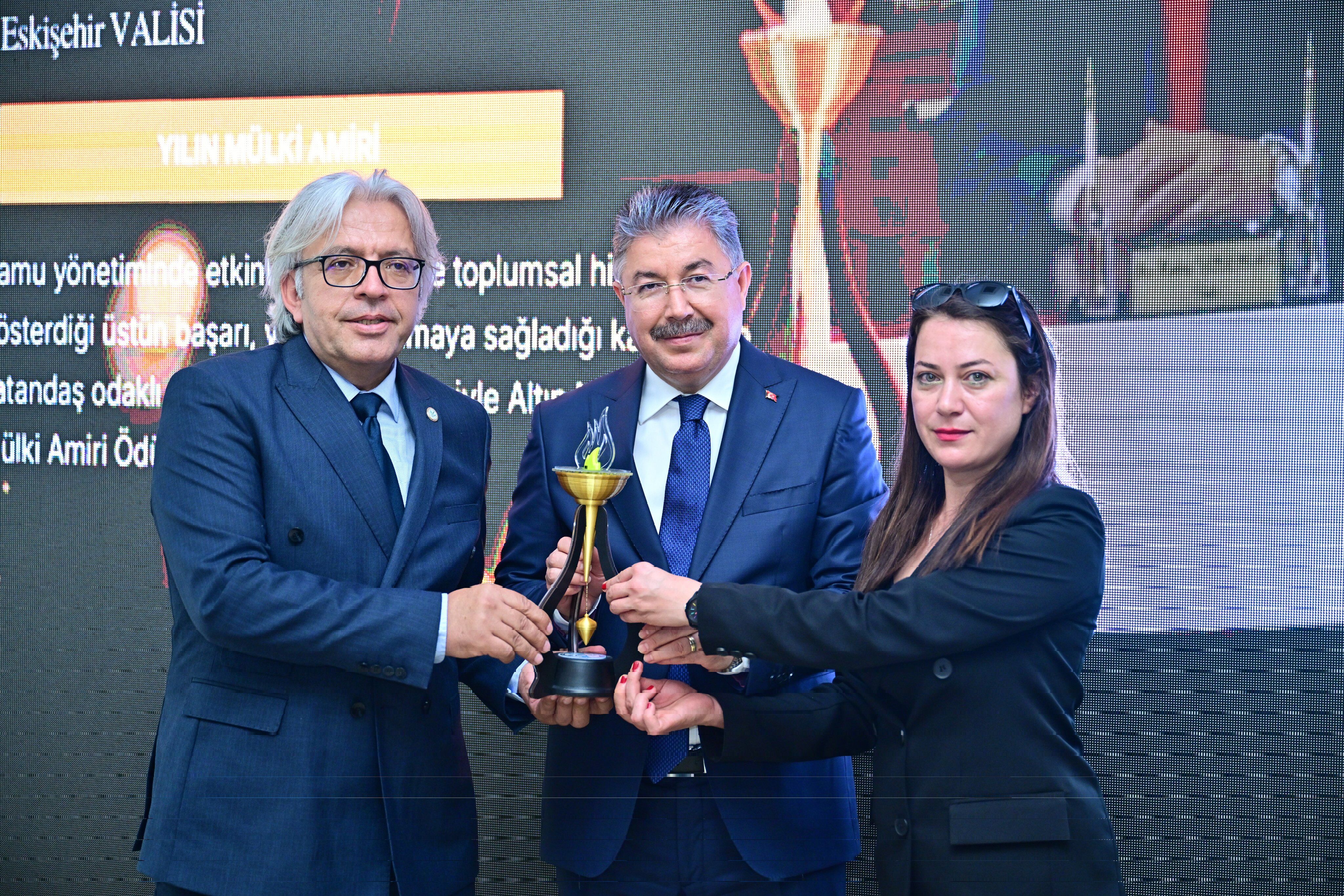 Vali Yılmaz, 'Yılın Mülki İdare Amiri' seçildi