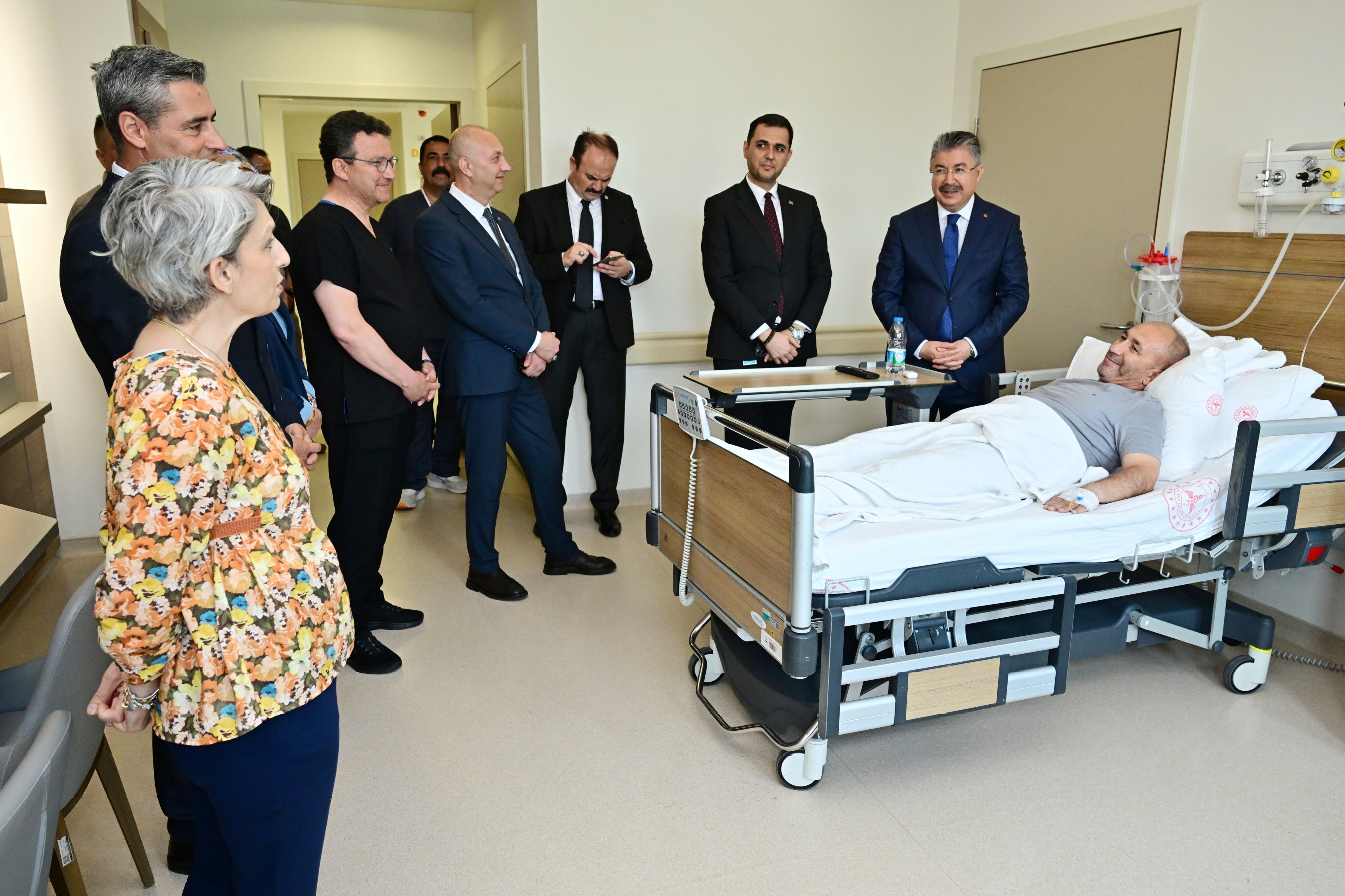 Vali Yılmaz'dan İl Jandarma Komutanı Demir’e geçmiş olsun ziyareti