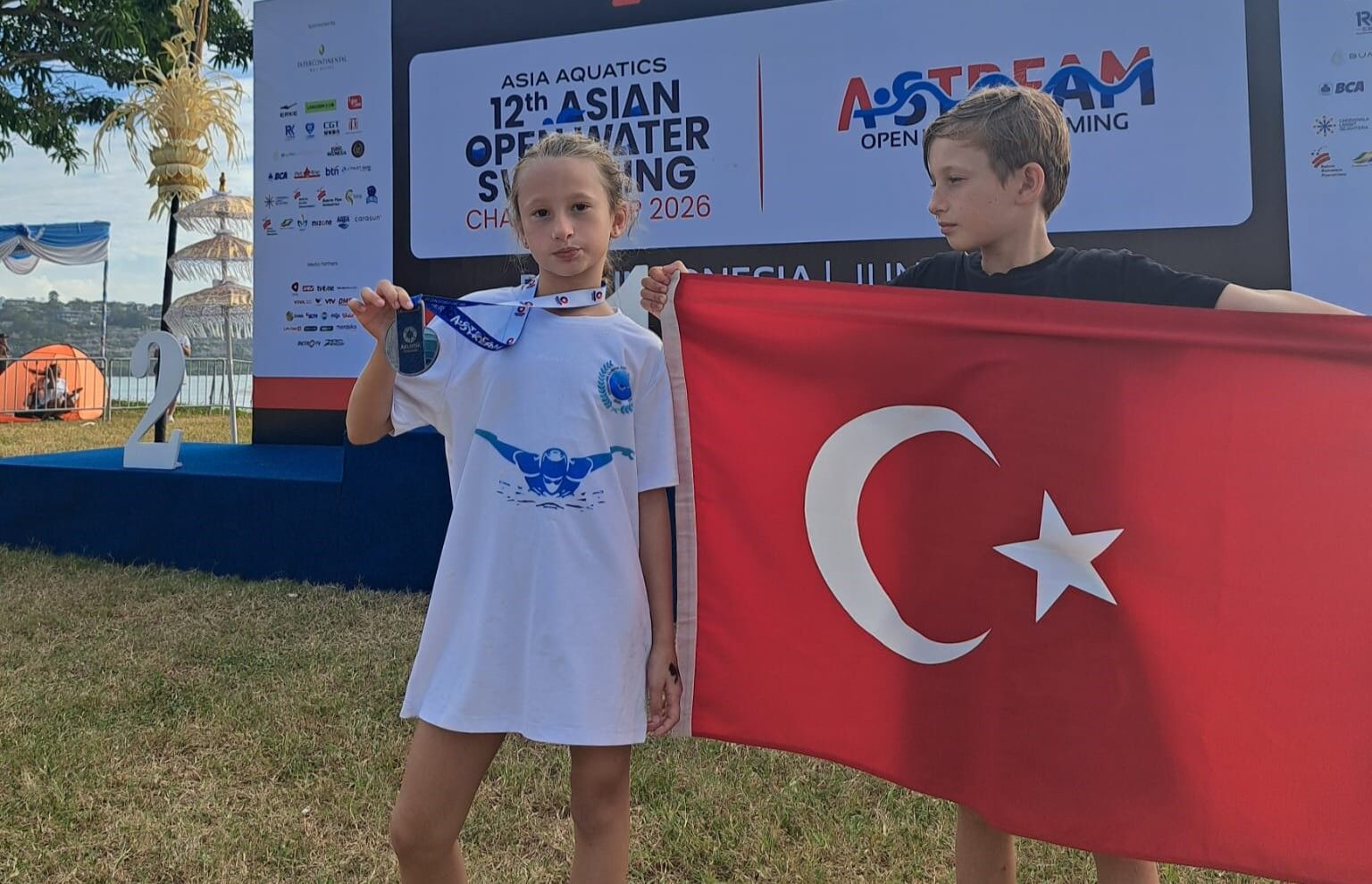 Minik sporcu Zeynep, Endonezya'dan başarıyla döndü