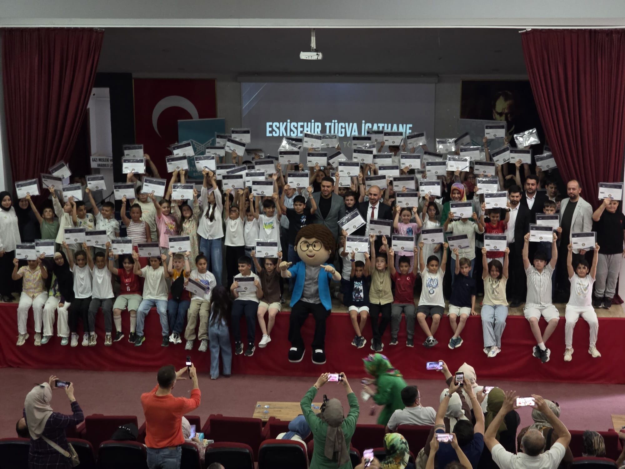TÜGVA Eskişehir İcathane Atölyesi öğrencilerini mezun etti