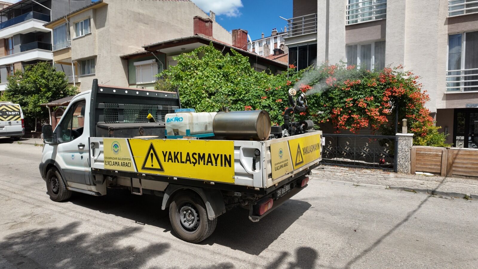 Odunpazarı'nda cadde ve sokaklar aralıksız ilaçlanıyor