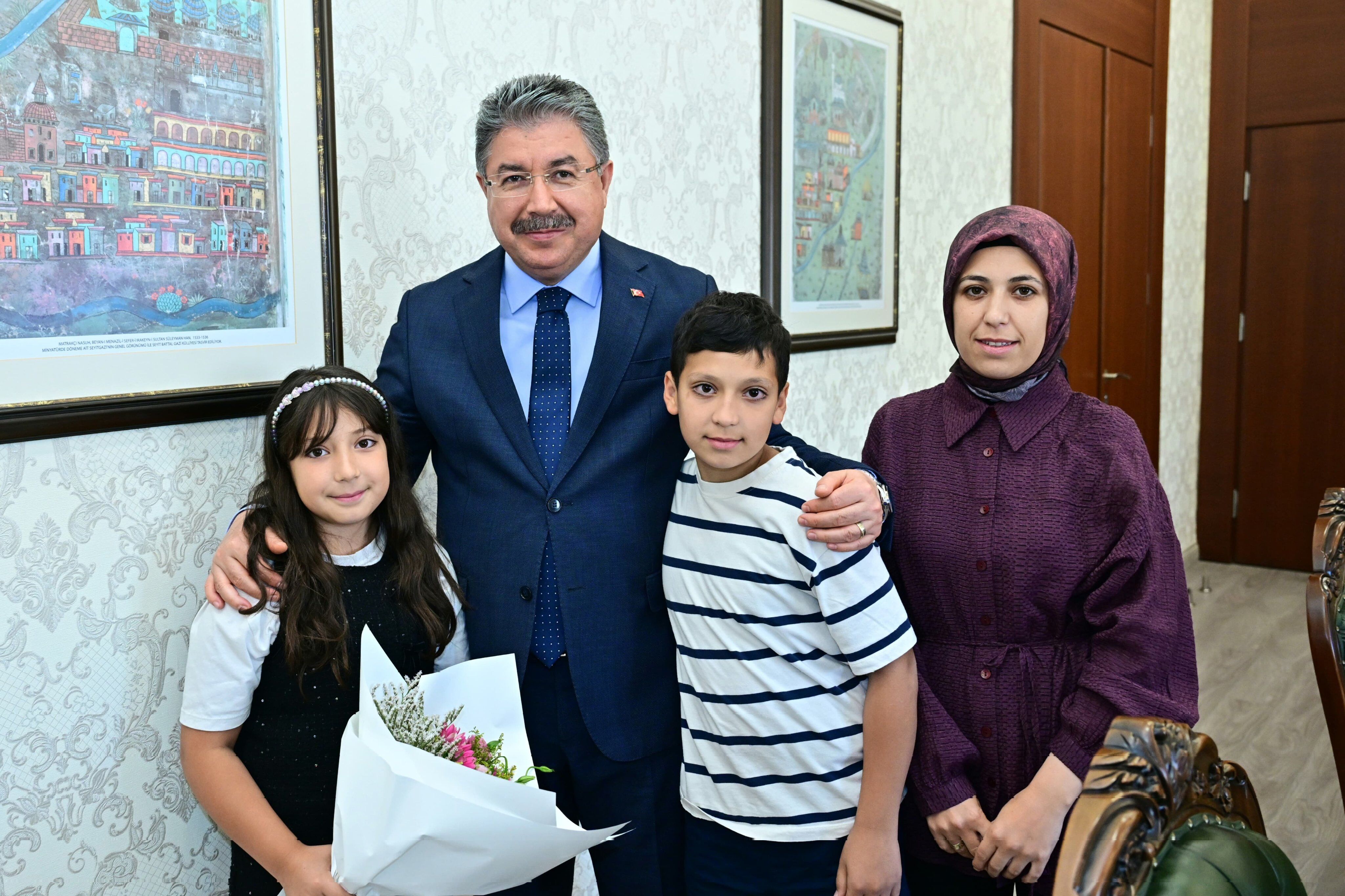 Vali Yılmaz, orman şehidinin oğlu Batuhan'ın hayalini gerçekleştirdi
