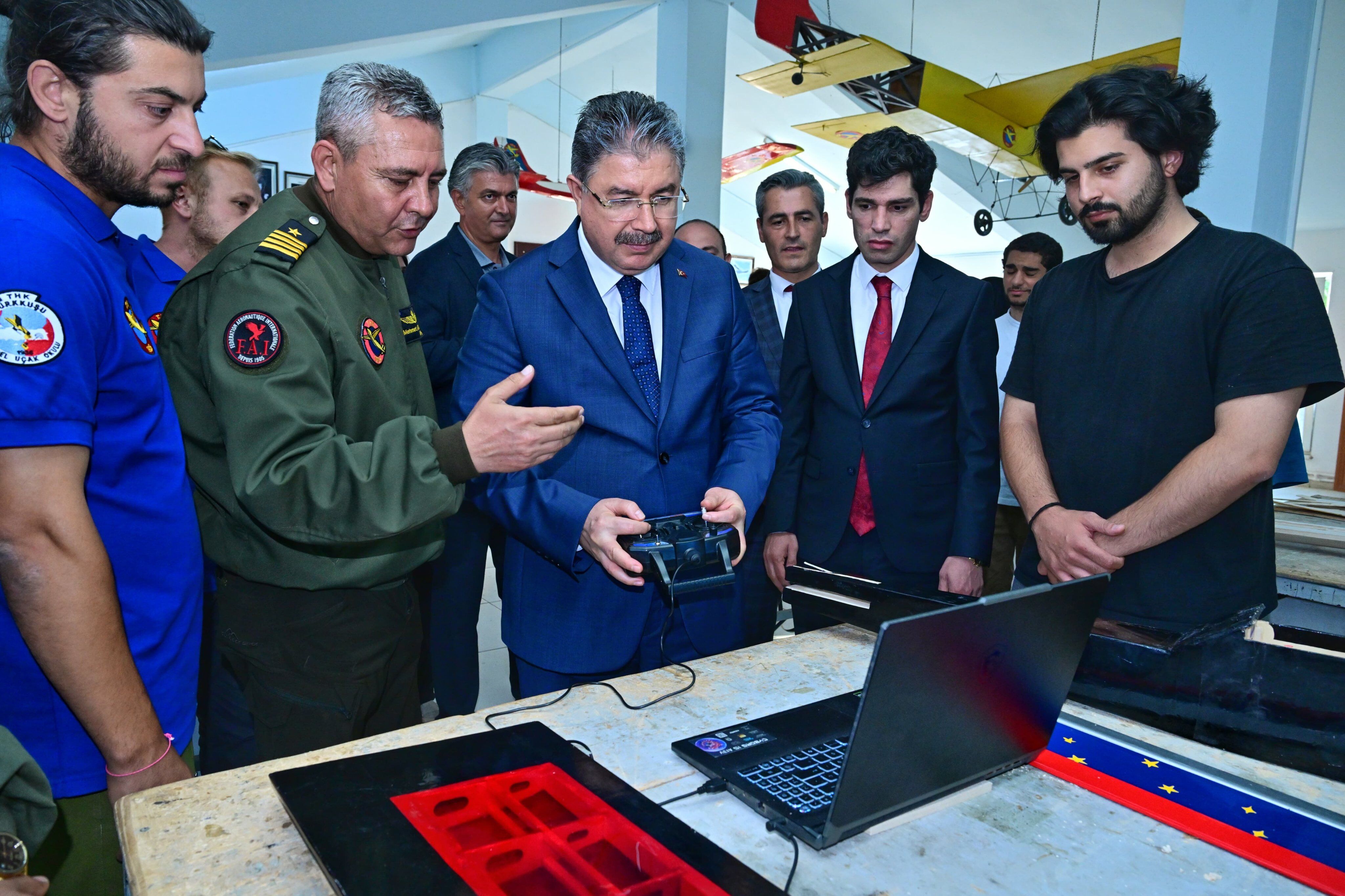 TEKNOFEST'te İHA yarışmalarına katılacak pilotlar İnönü'de eğitim alıyor