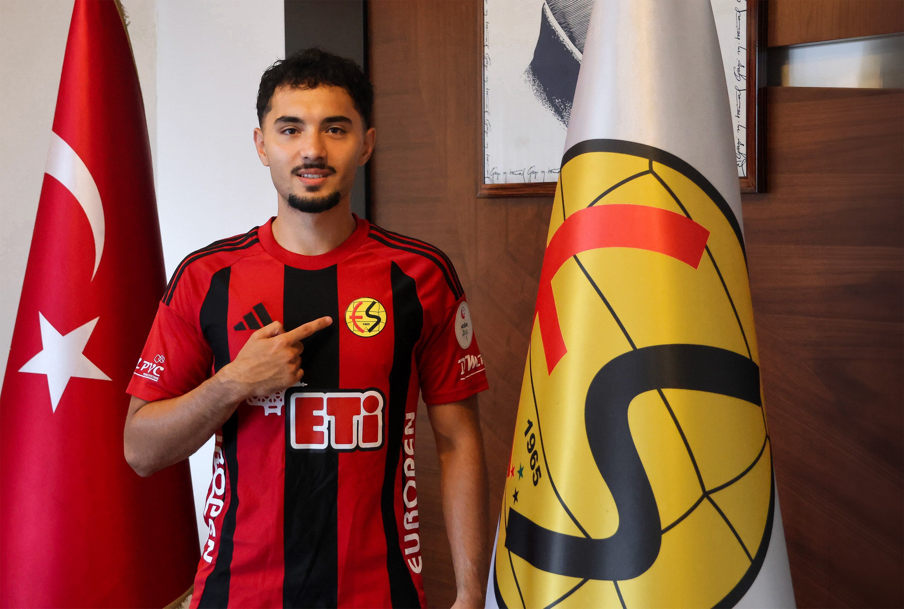 Mert Başer, Eskişehirspor'da devam edecek