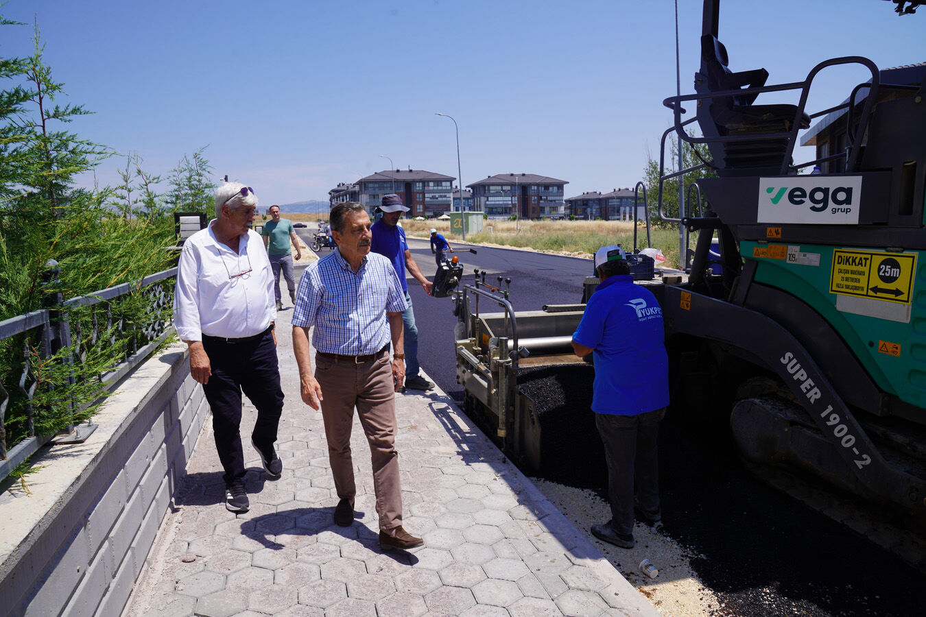 Başkan sahaya indi, çalışmaları yerinde inceledi