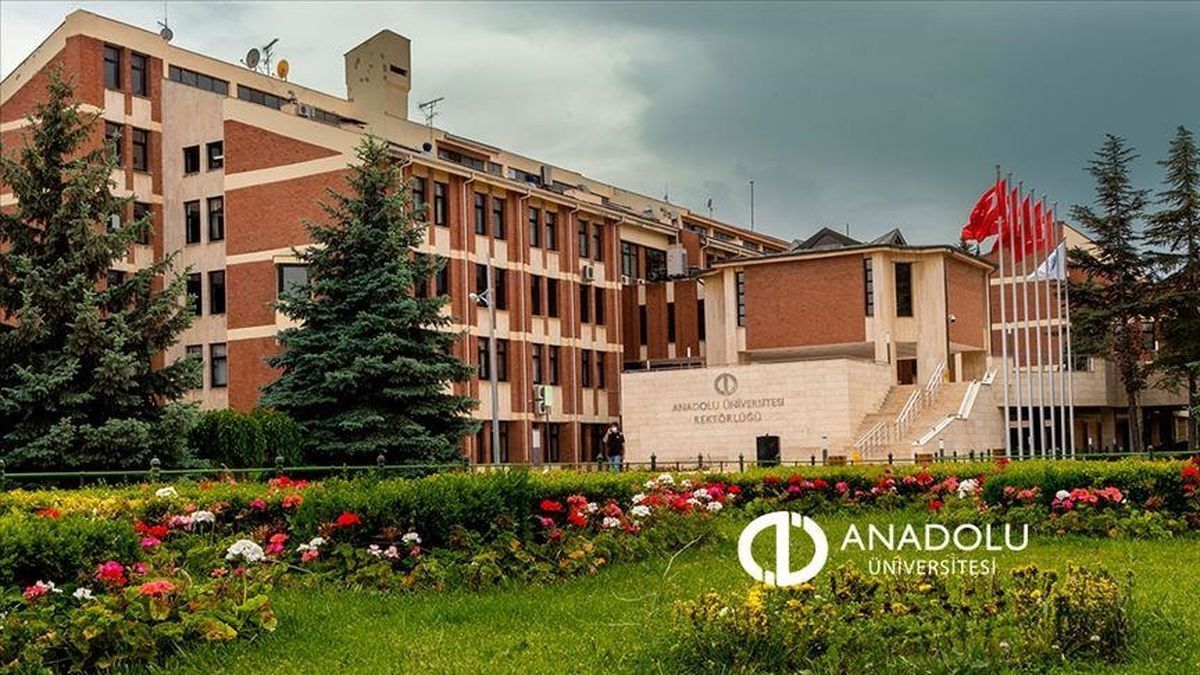 Anadolu Üniversitesi'nde lisansüstü eğitime 14 bin 520 başvuru yapıldı