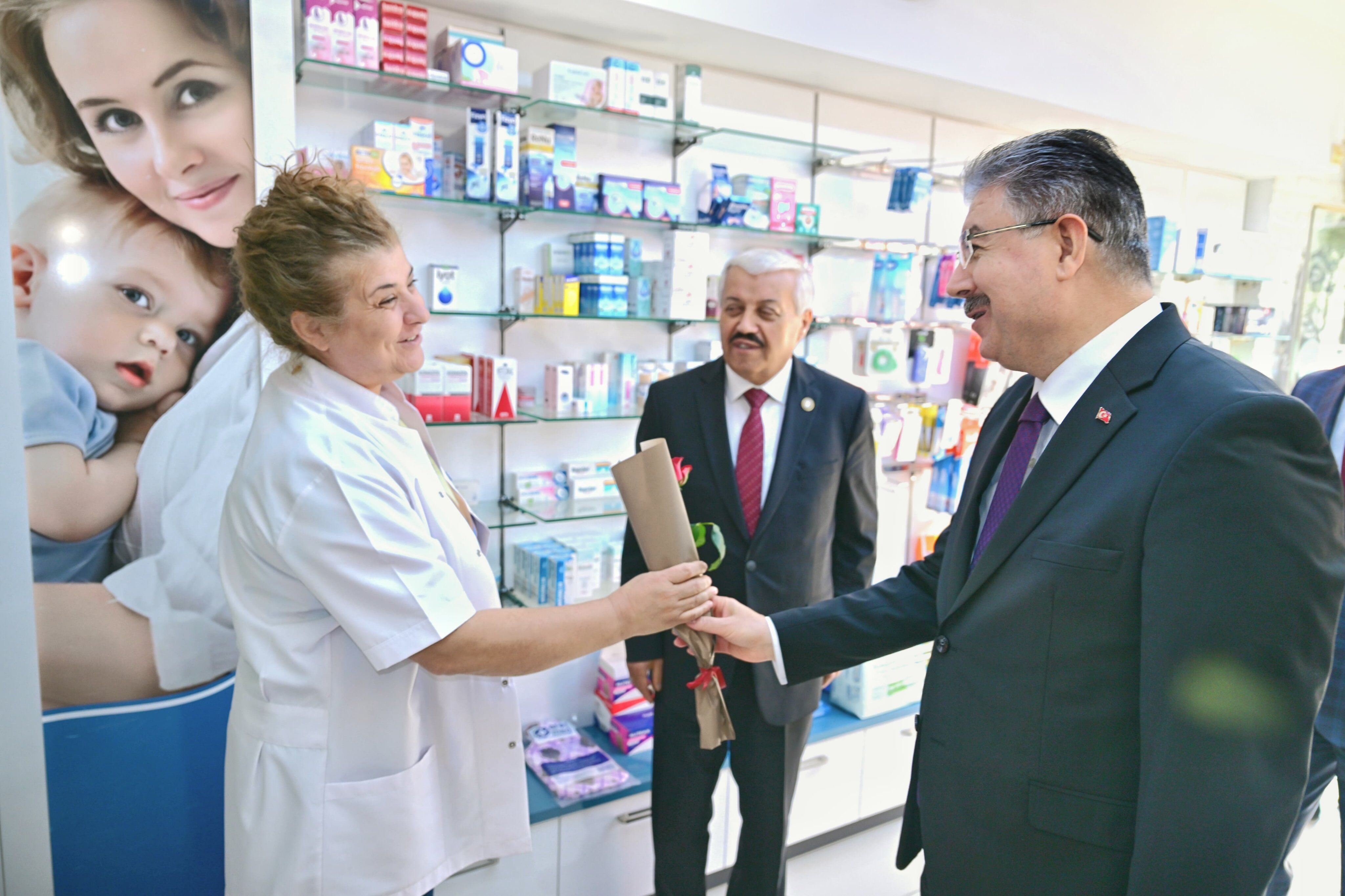 Vali Yılmaz'dan Eczacılar Günü ziyaretleri