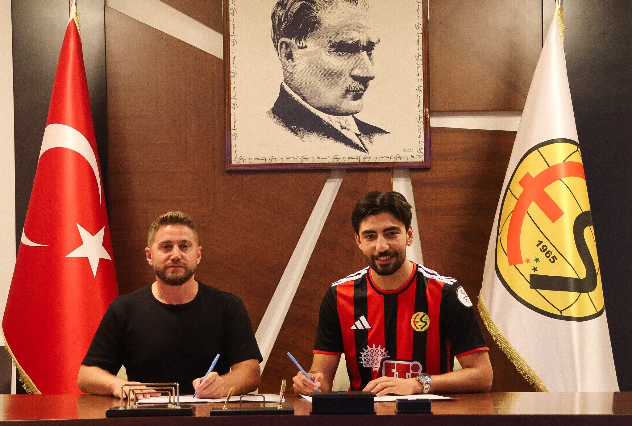 Eskişehirspor, Emre Sarıkaya'yı renklerine bağladı!