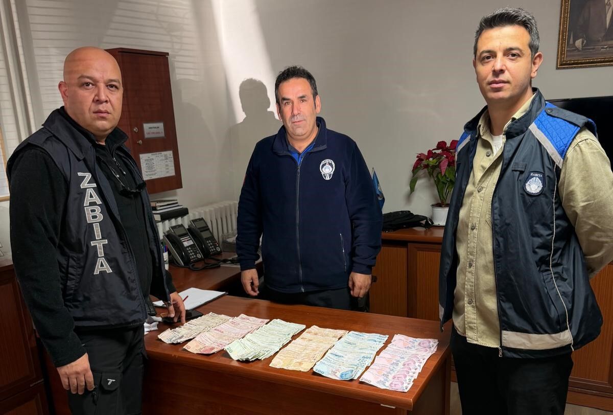 'Torunum hasta' diyen dilencinin üzerinden 19 bin 225 lira para çıktı