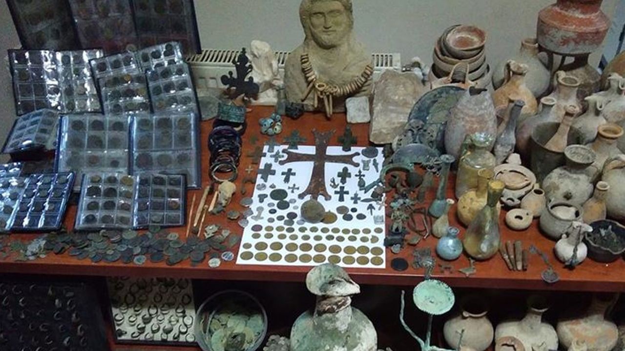 5 bin parça tarihi eser ele geçirildi