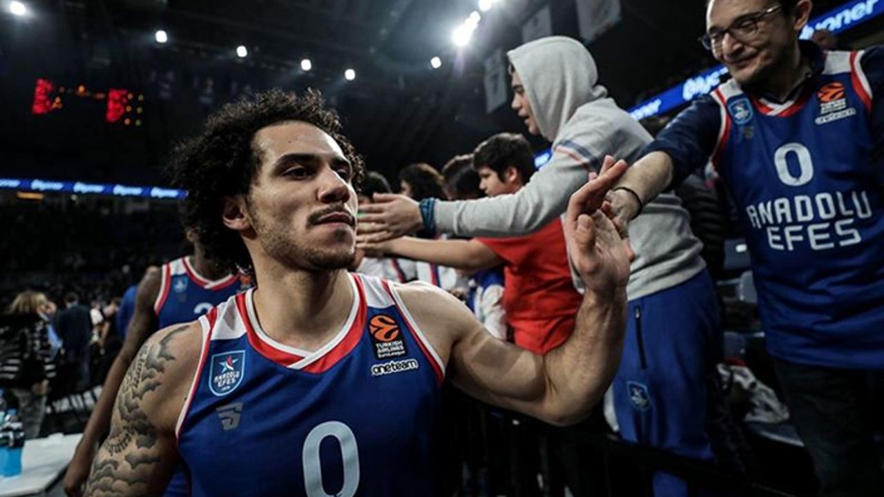 Anadolu Efes serisini sürdürdü