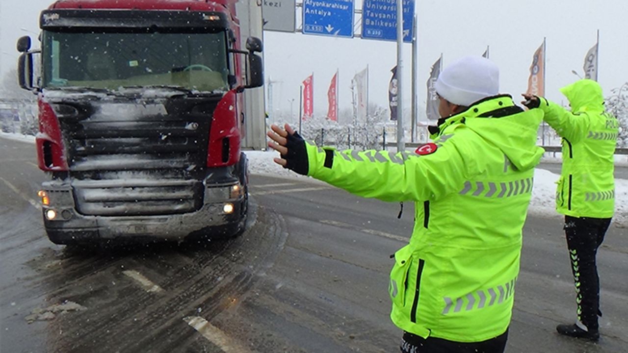 Büyük araçların geçişine izin verilmiyor
