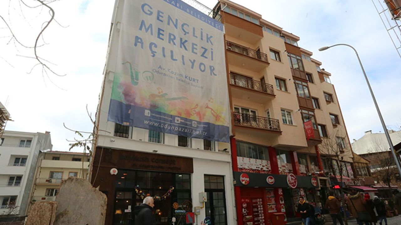 Ceren Özdemir Gençlik Merkezi açıldı