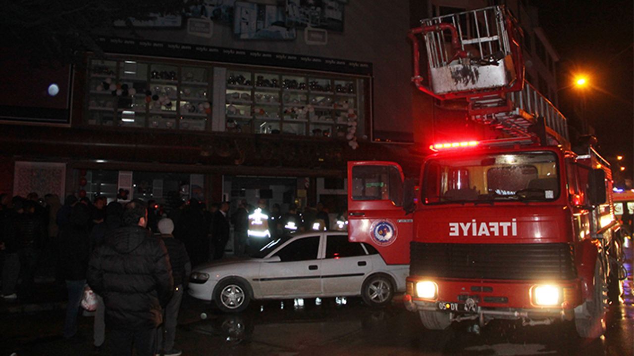 Çıkan yangında 2 kişi hayatını kaybetti