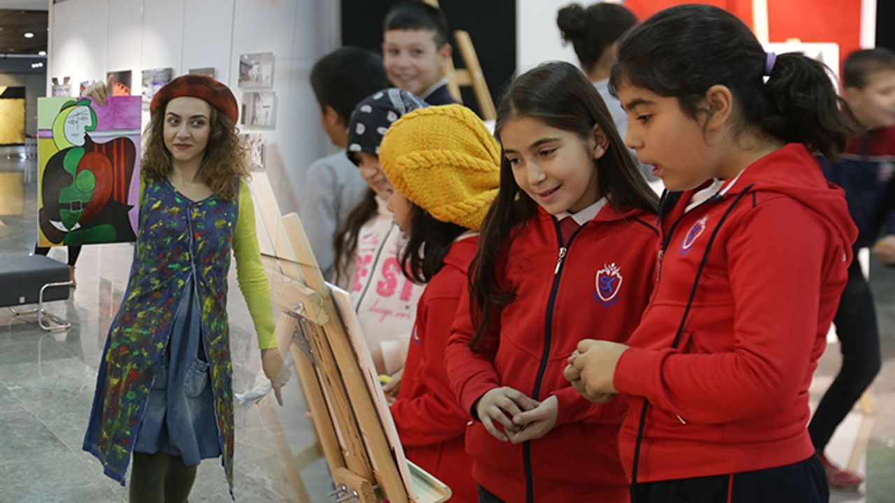 Çocuklar Picasso ve Van Gogh’la tanıştı