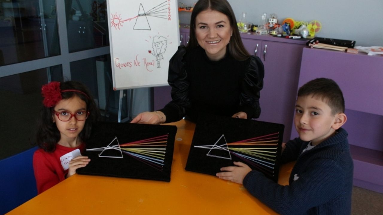 Çocuklar renkli atölyeleri çok seviyor