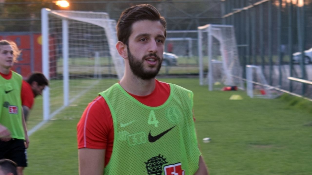 Eskişehirspor'da stoper sıkıntısı, Mevlüt cezalı!