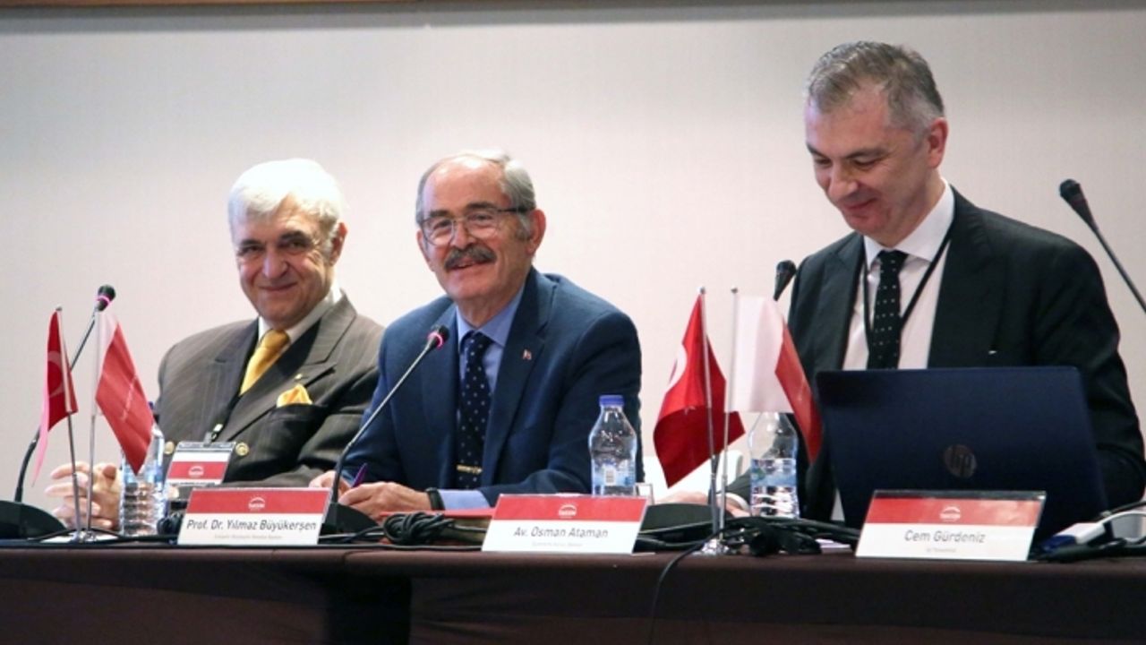 Yılmaz Büyükerşen İstanbul'da ayakta alkışlandı