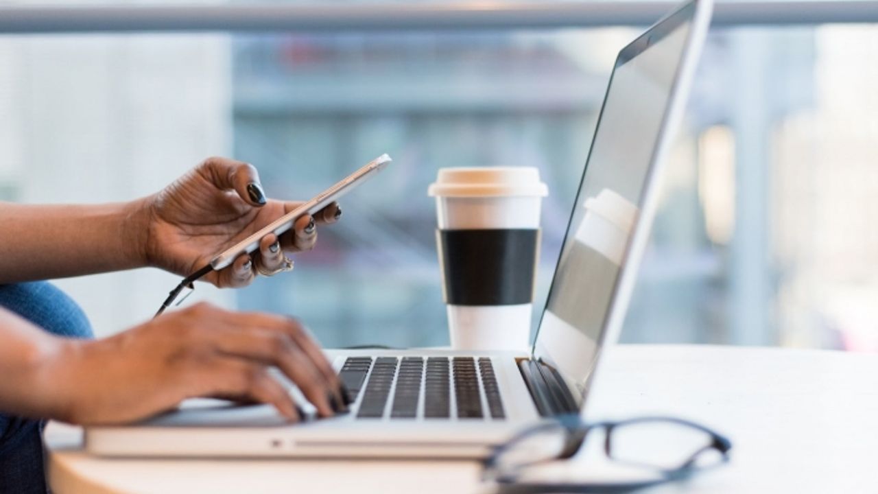 E-Ticaret aldı başını gidiyor!