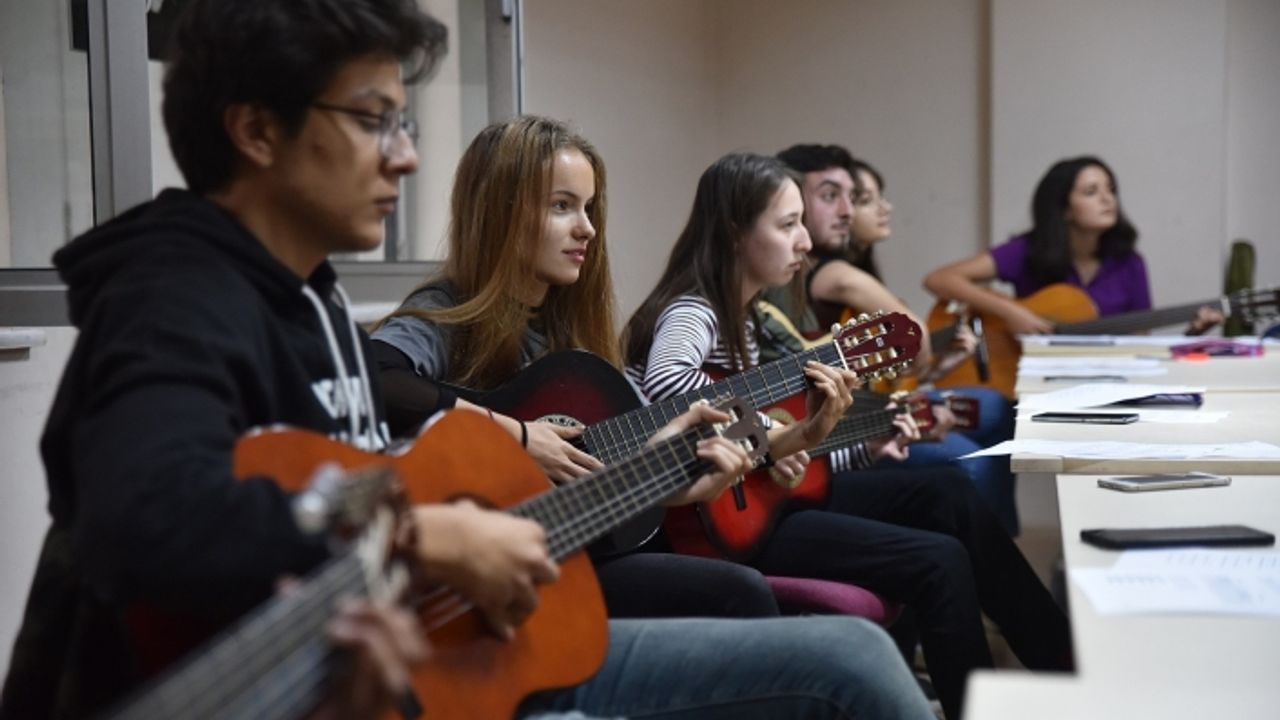 Gençler kayıtların başlayacağı günü bekliyor