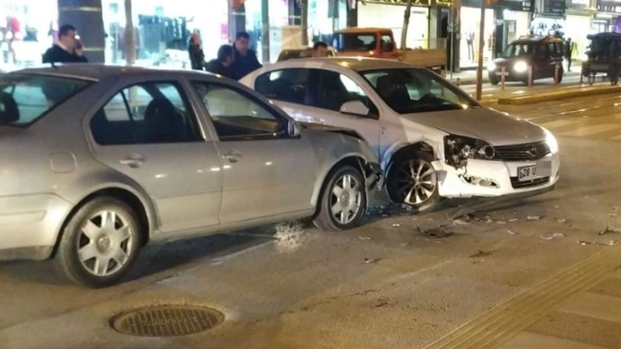 Kırmızı ışık ihlali kazaya neden oldu!