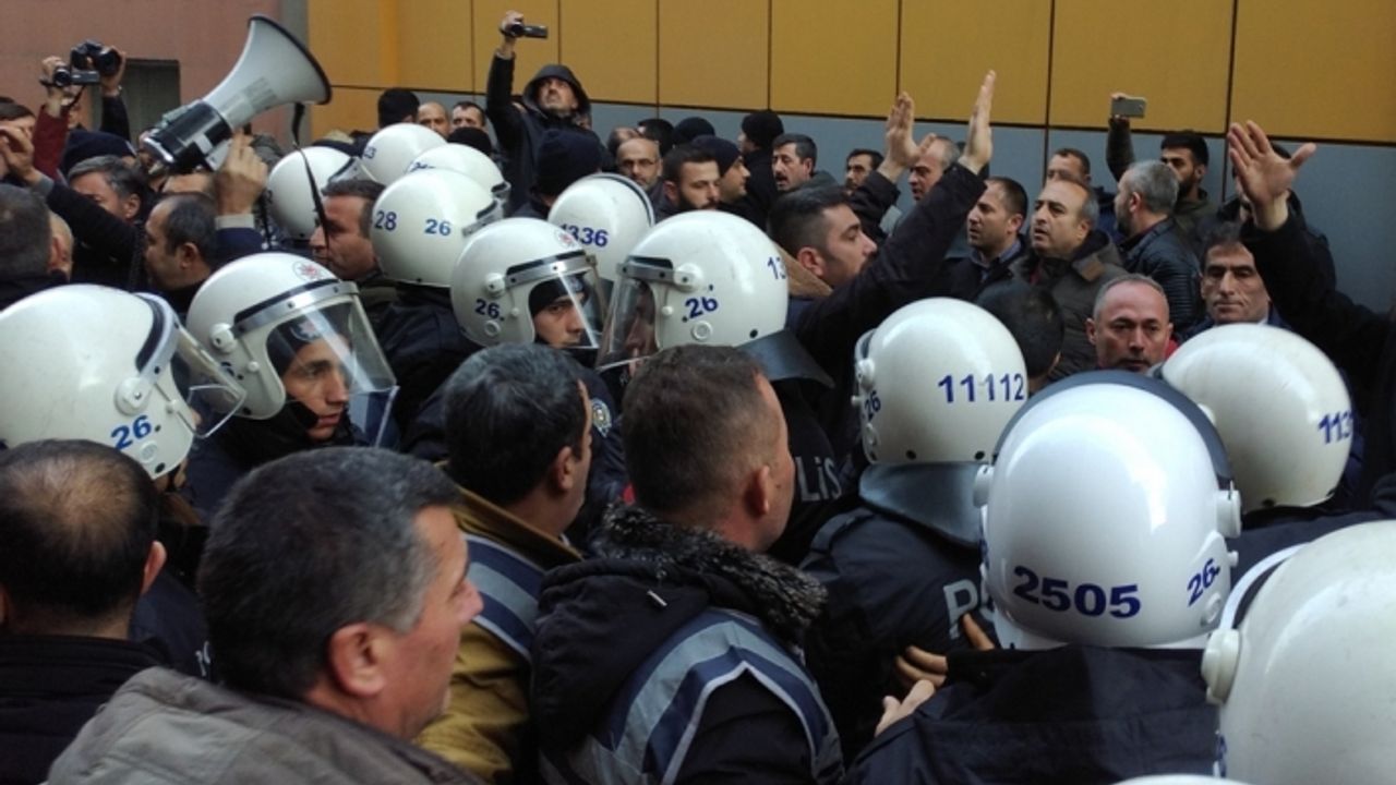 Üyeler arasında iki kez arbede çıktı