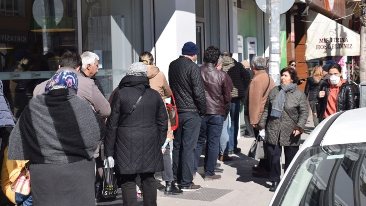 Bu bankalar öğle 12.00'de açılacak