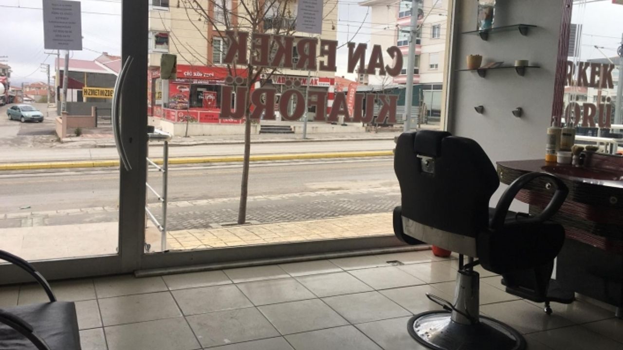 Korona kuaförlere kepenk kapattırdı