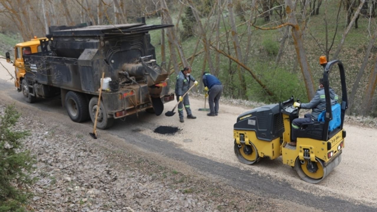 Yol bakım çalışmaları devam ediyor