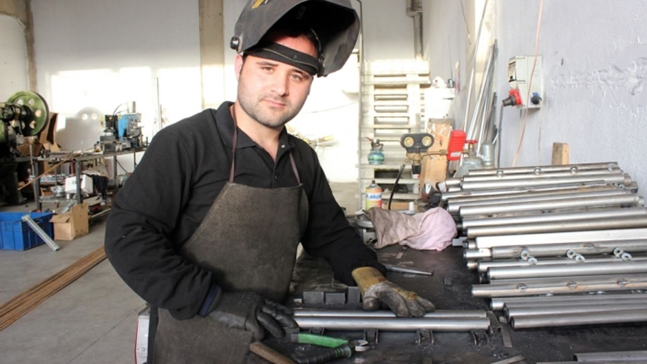 Afganistan'da şair, Türkiye'de kaynakçı