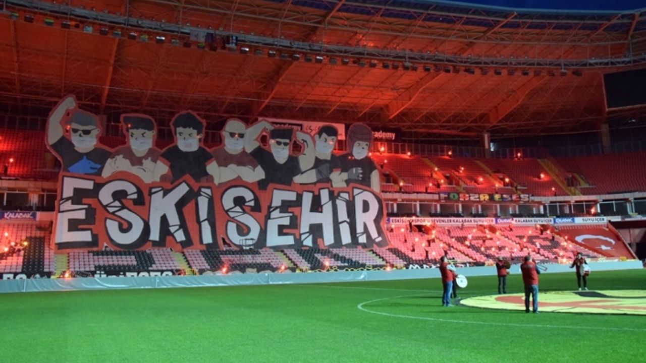 Eskişehirspor taraftarından görsel şov