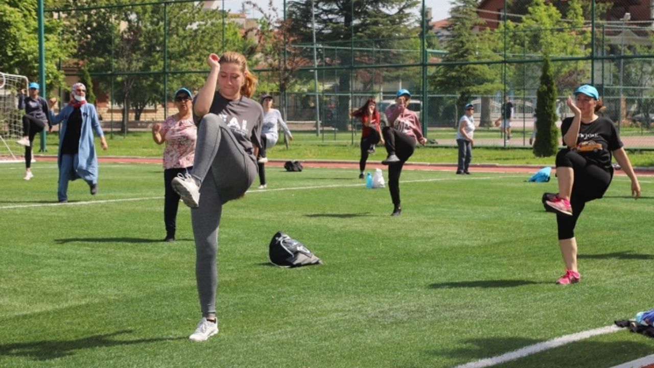 Kadınlar güne spor yaparak başlıyor