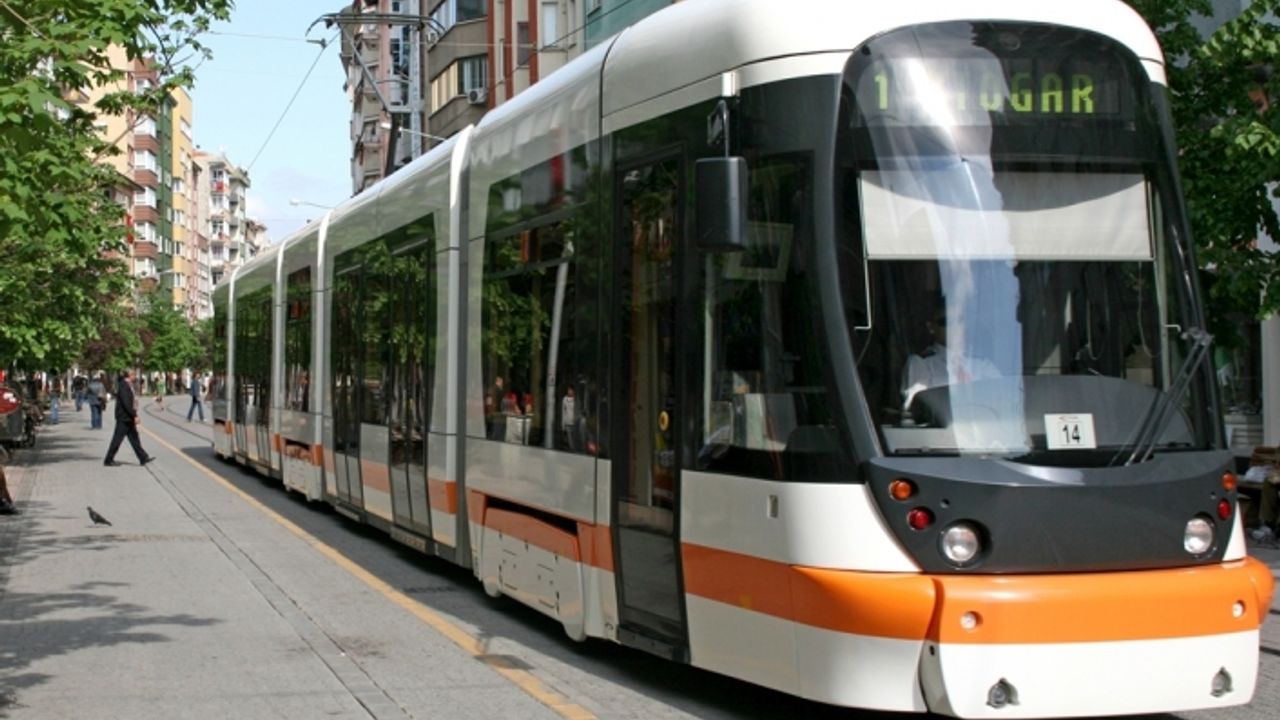 Üç tramvay durağı geçici olarak kapatılıyor