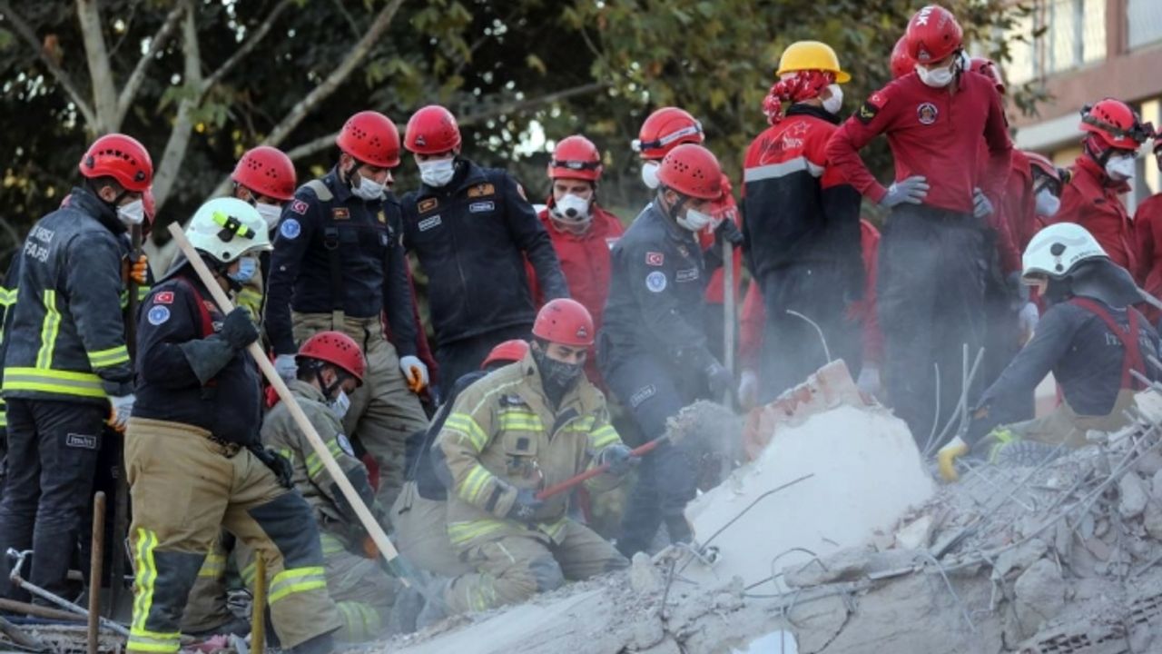 İzmir'de can kaybı 69'a yükseldi
