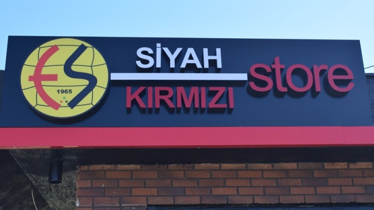 Siyah Kırmızı Store yakında açılıyor