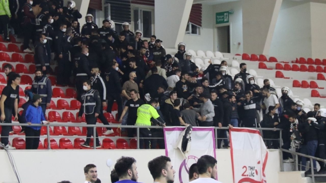 Beşiktaş taraftarları Eskişehir'de rahat durmadı!