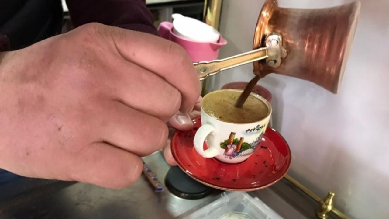 Kışın kumda kahve keyfi bir başka oluyor