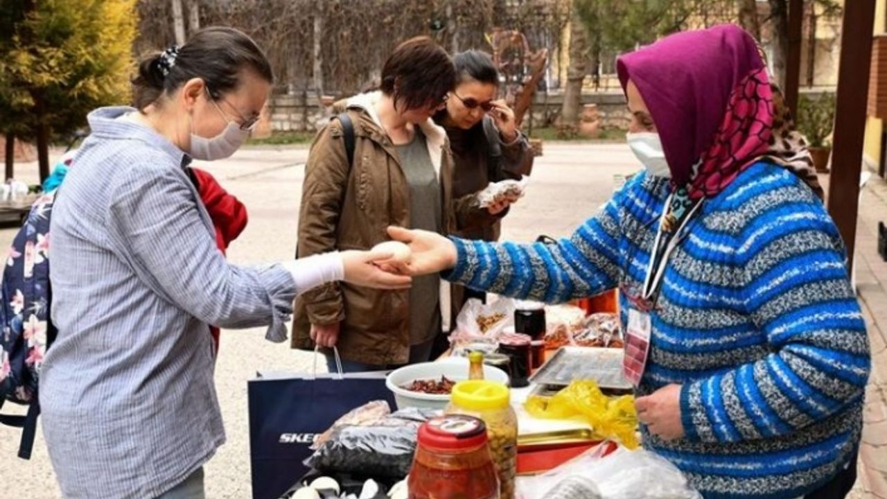 Kadın Üretici Ürün Satış Noktası’na yoğun ilgi