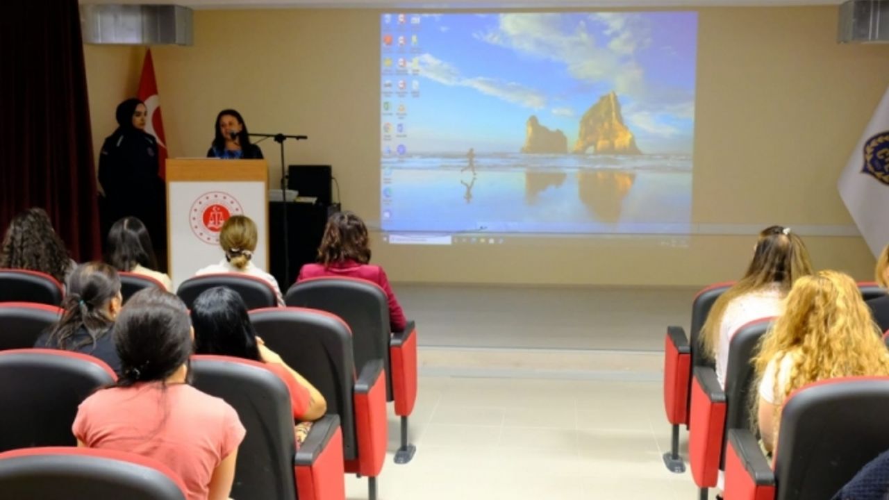 Cezaevinde eğitim alan kadınlara sertifika töreni