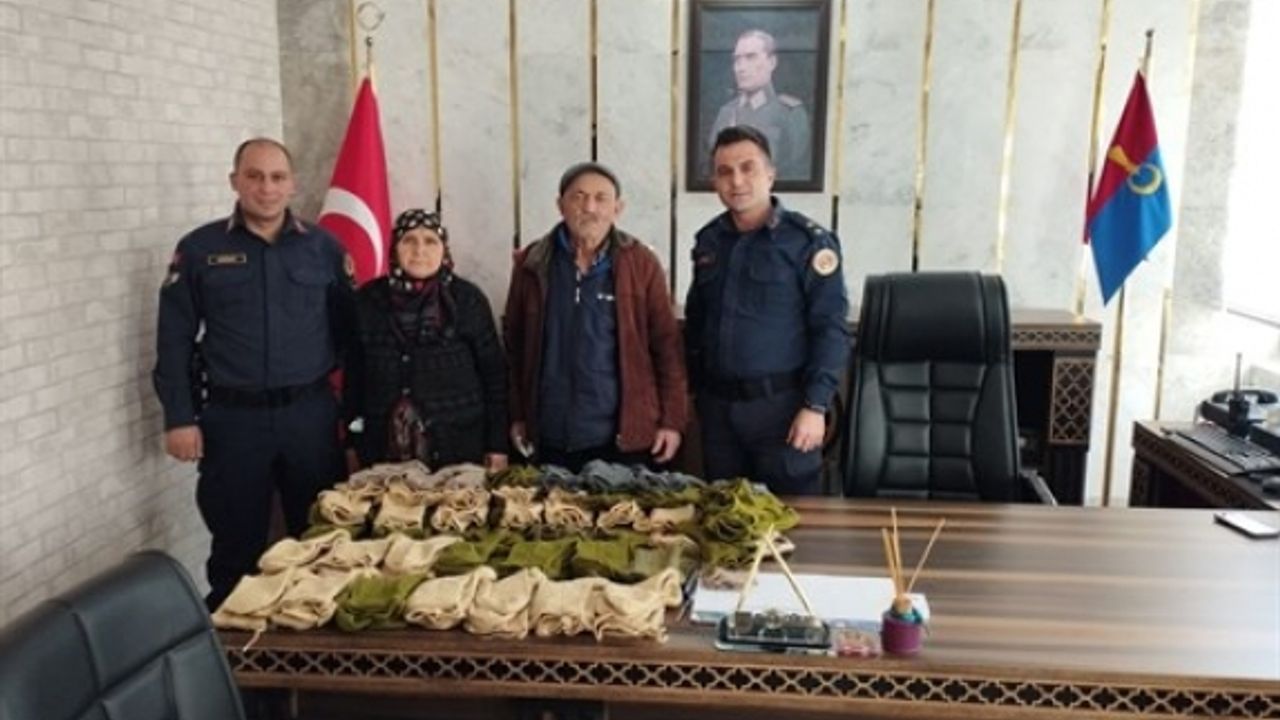 Kezban teyzenin ördüğü çoraplar yürekleri de ısıttı