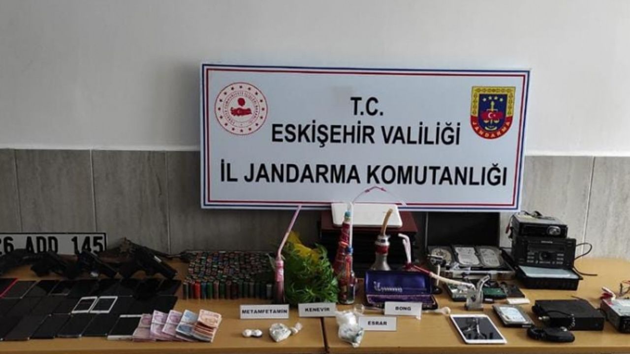 İlçede uyuşturucu temin eden şüpheliye kent merkezinde operasyon