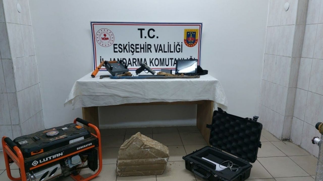 Kaçak kazı yapan 5 şüpheli jandarmadan kaçamadı