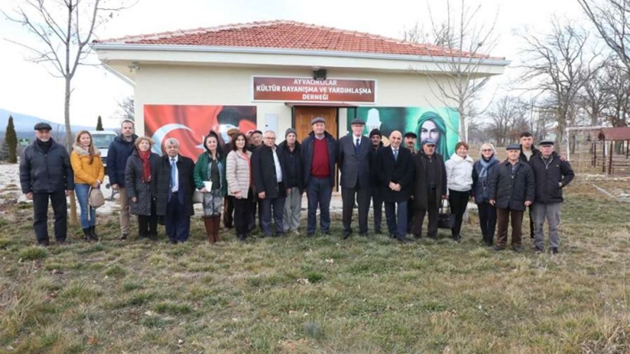 Kurt, genel seçim öncesi kırsal mahalleleri ziyaret etti
