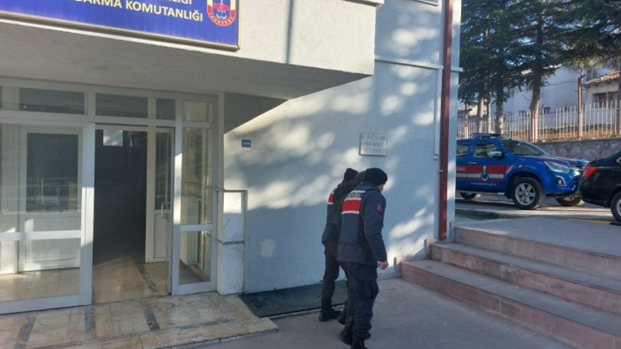 Seyitgazi'de aranan şahsı jandarma ekipleri yakaladı