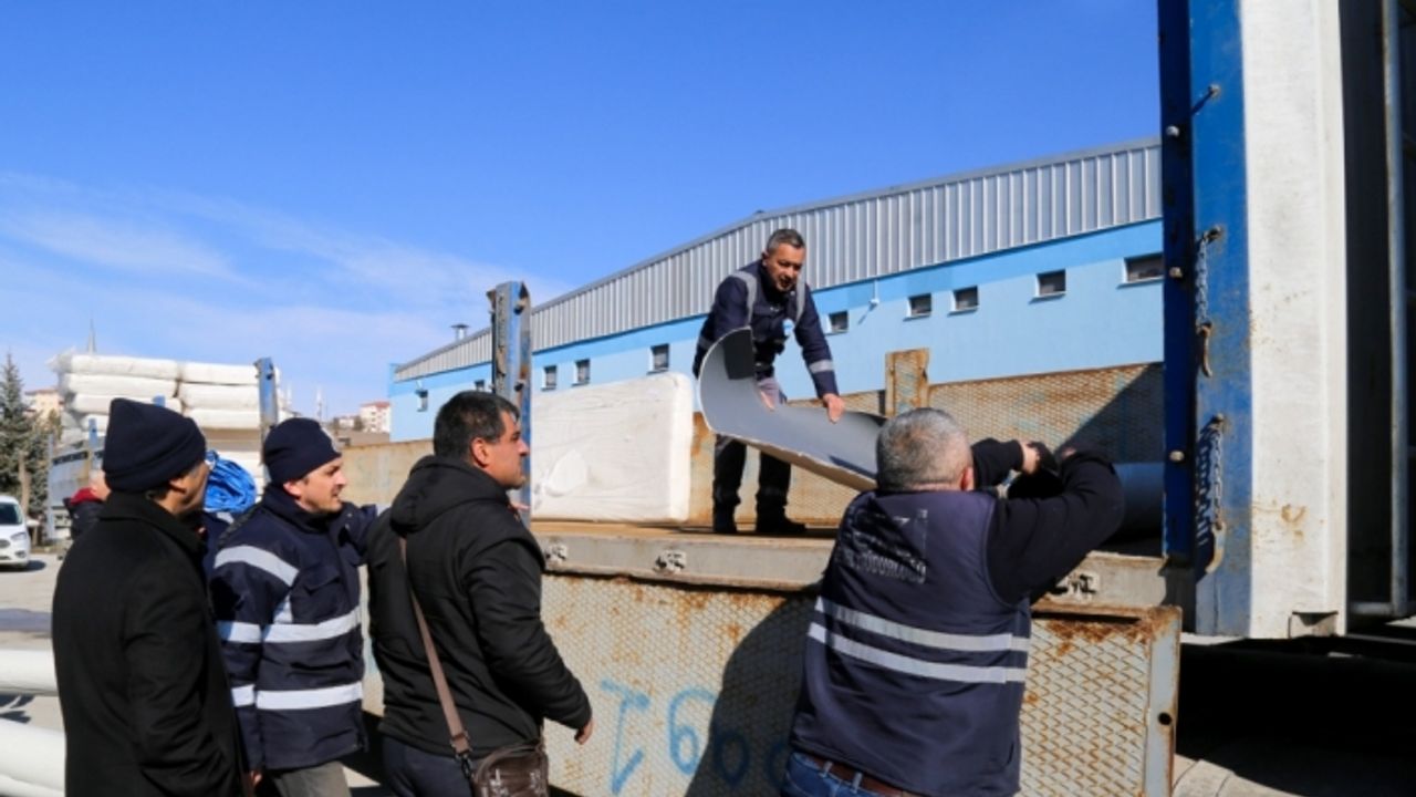 Büyükşehir'den barınma ve hijyen desteği sürüyor