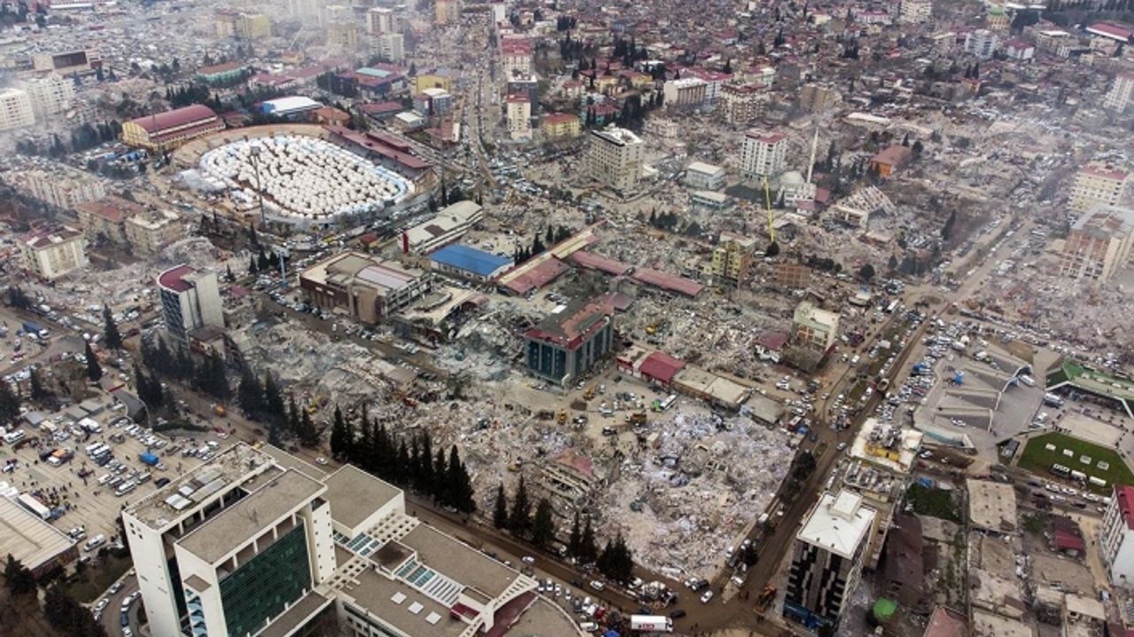 Depremlerde hayatını kaybedenlerin sayısı 24 bin 617'ye yükseldi
