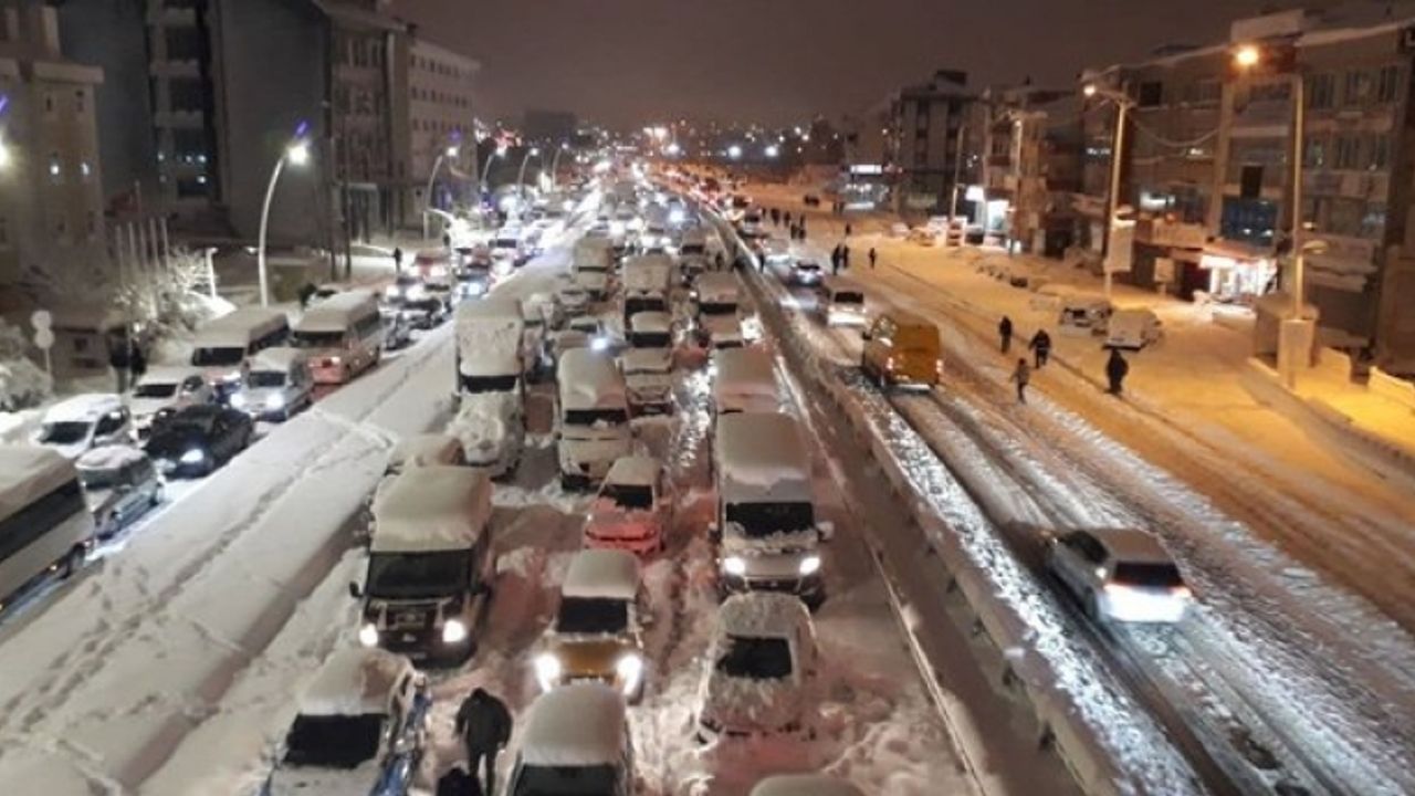 Emniyetten okulların başlamasıyla trafikte buzlanma uyarısı!