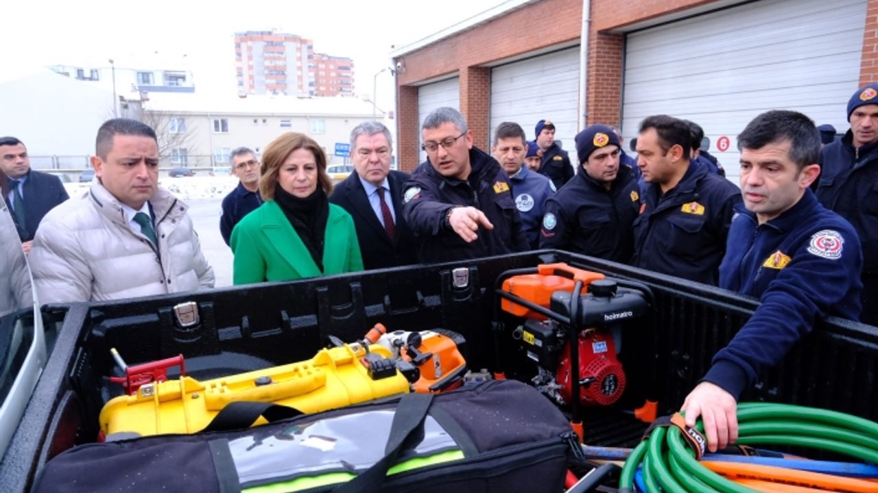 Eskişehir İtfaiyesi 'sismik cihazlar' ile yolda